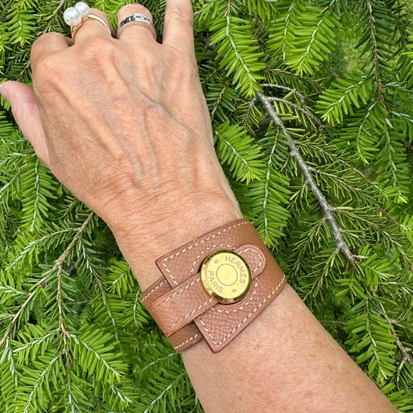 💛 Hermès gold leather on gold plated hardware Clou de Selle wrap bracelet